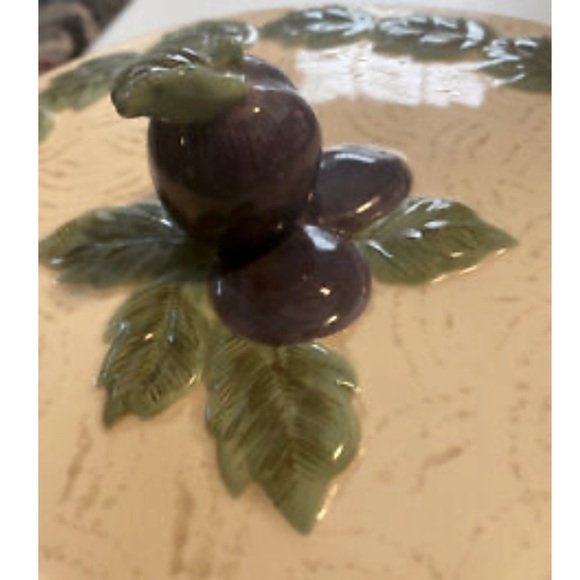 Napa Valley by Noble Excellence Embossed Fruit- Covered Pedestal Cake Stand - Picture 5 of 6